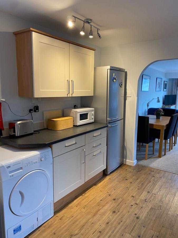 Trafalgar, Lovely Ground Floor Flat With Outside Patio Garden, Minutes Walk To Seafront Seaview Luaran gambar