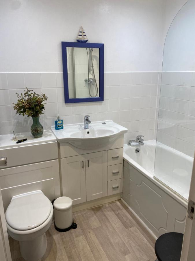Trafalgar, Lovely Ground Floor Flat With Outside Patio Garden, Minutes Walk To Seafront Seaview Luaran gambar