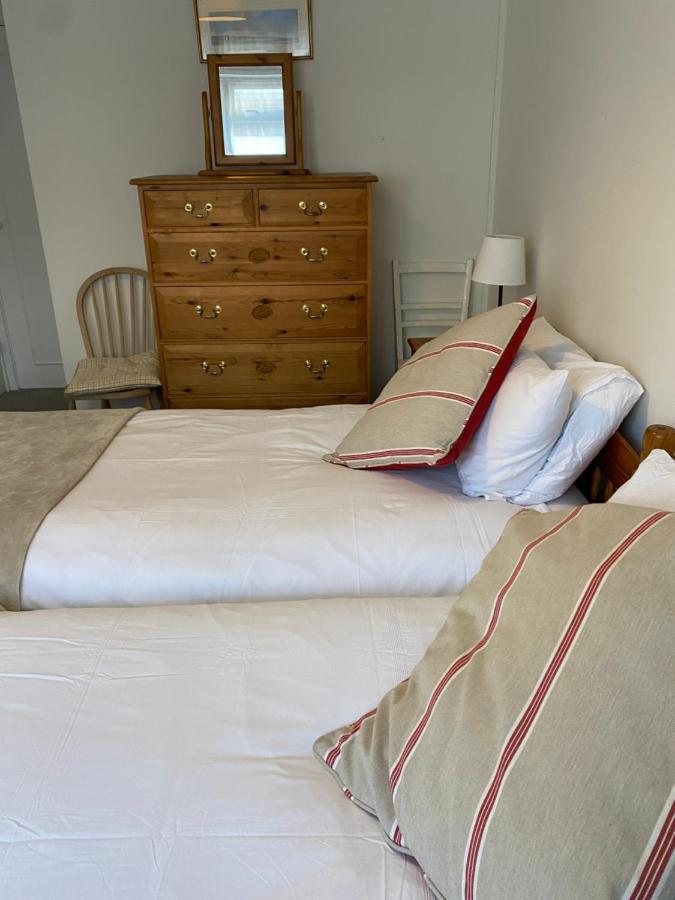 Trafalgar, Lovely Ground Floor Flat With Outside Patio Garden, Minutes Walk To Seafront Seaview Luaran gambar