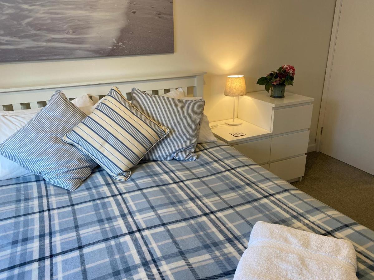 Trafalgar, Lovely Ground Floor Flat With Outside Patio Garden, Minutes Walk To Seafront Seaview Luaran gambar
