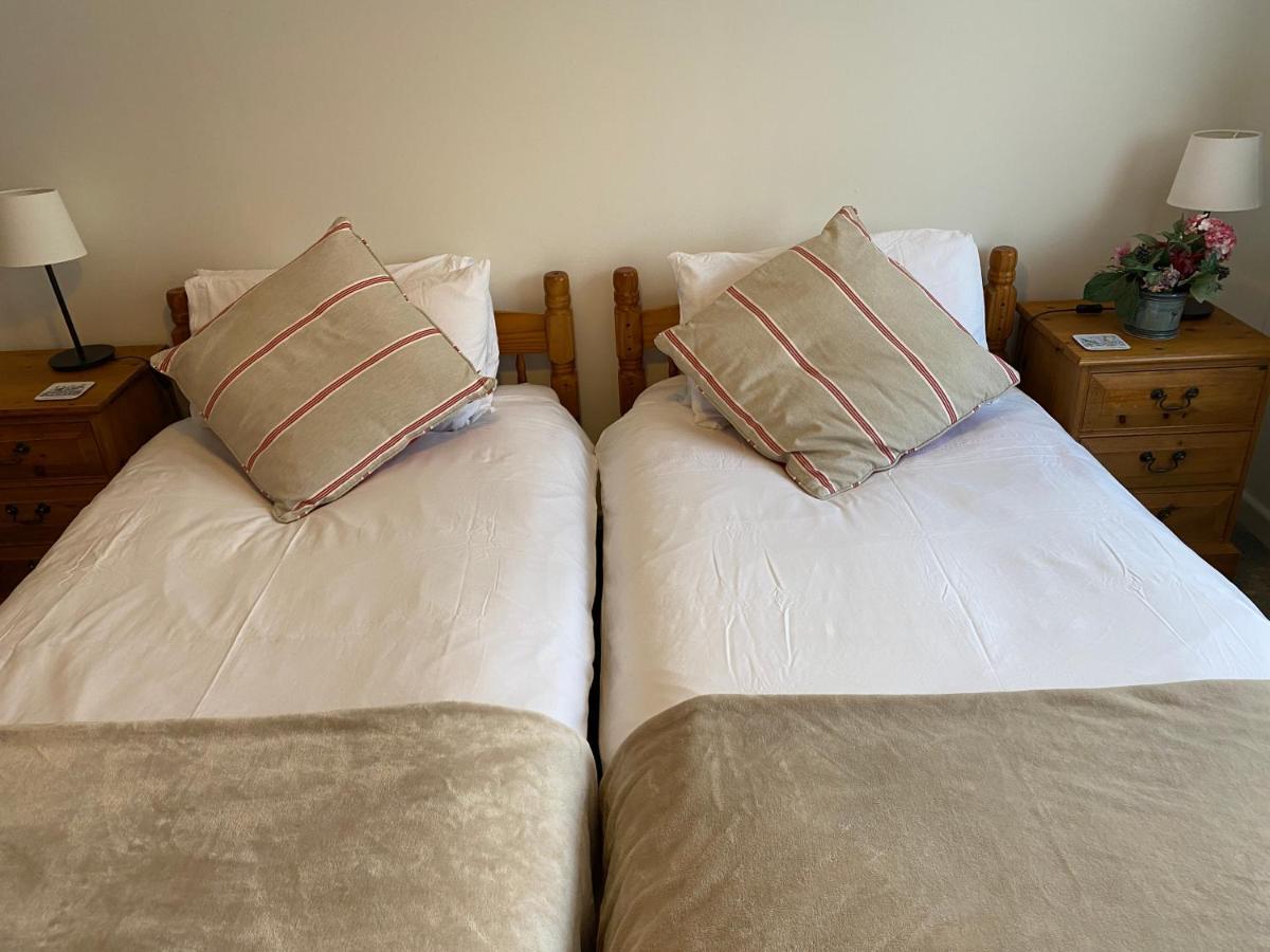 Trafalgar, Lovely Ground Floor Flat With Outside Patio Garden, Minutes Walk To Seafront Seaview Luaran gambar