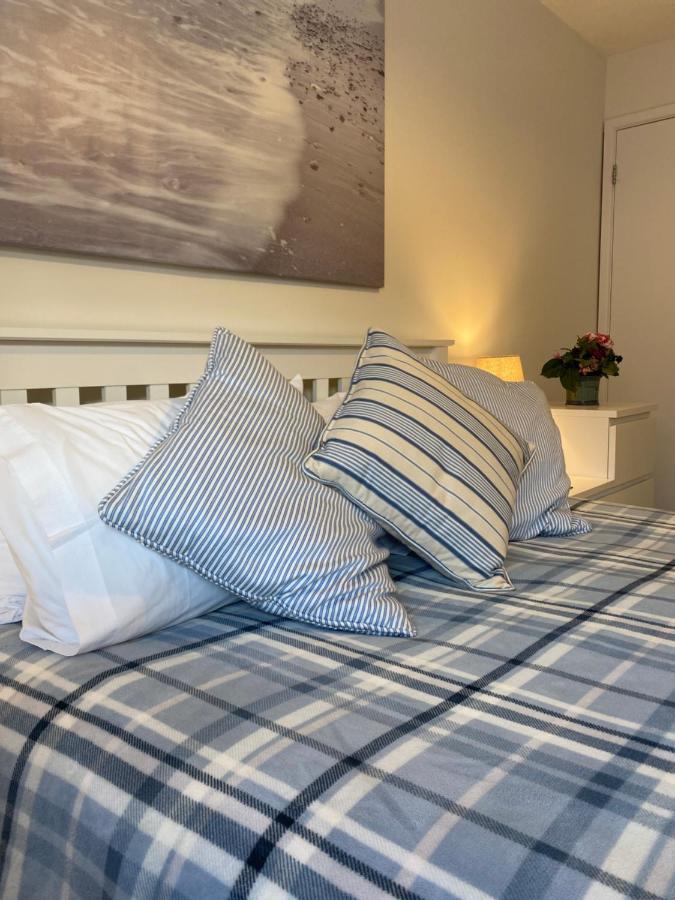 Trafalgar, Lovely Ground Floor Flat With Outside Patio Garden, Minutes Walk To Seafront Seaview Luaran gambar