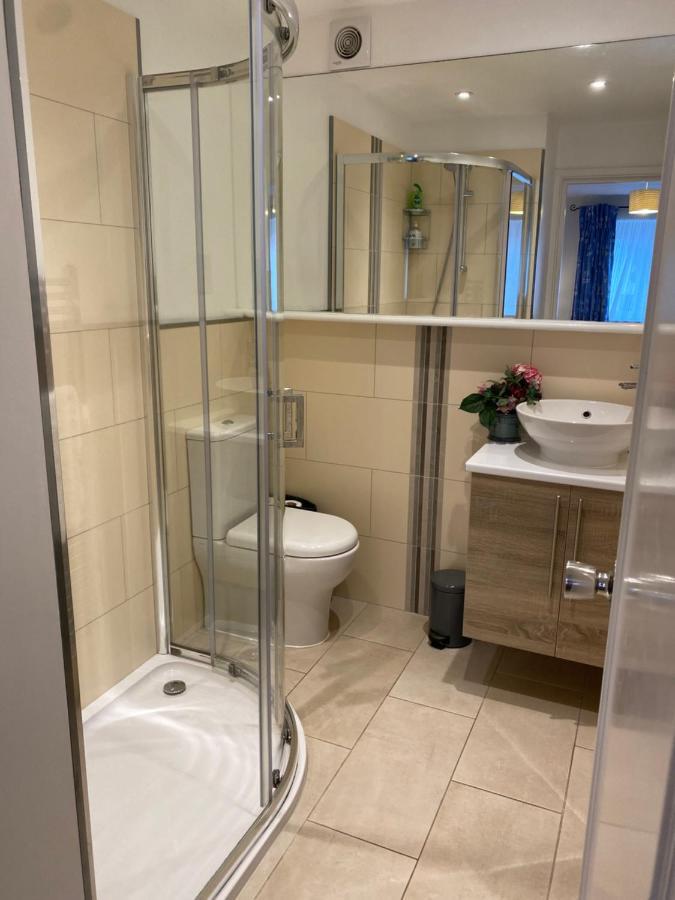 Trafalgar, Lovely Ground Floor Flat With Outside Patio Garden, Minutes Walk To Seafront Seaview Luaran gambar