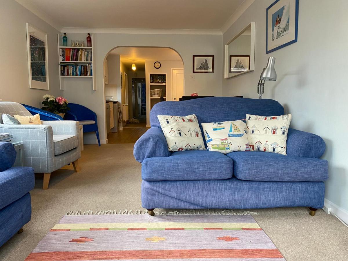 Trafalgar, Lovely Ground Floor Flat With Outside Patio Garden, Minutes Walk To Seafront Seaview Luaran gambar