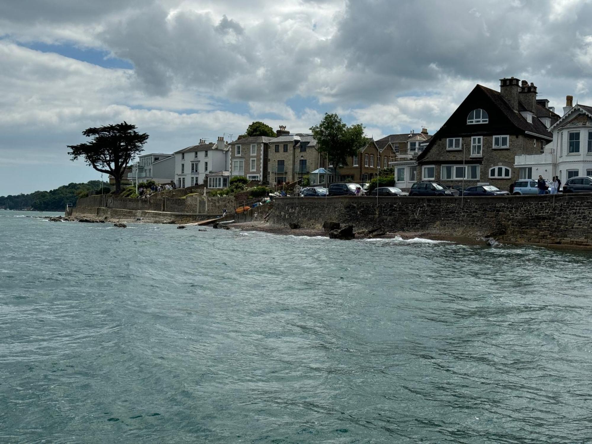 Trafalgar, Lovely Ground Floor Flat With Outside Patio Garden, Minutes Walk To Seafront Seaview Luaran gambar
